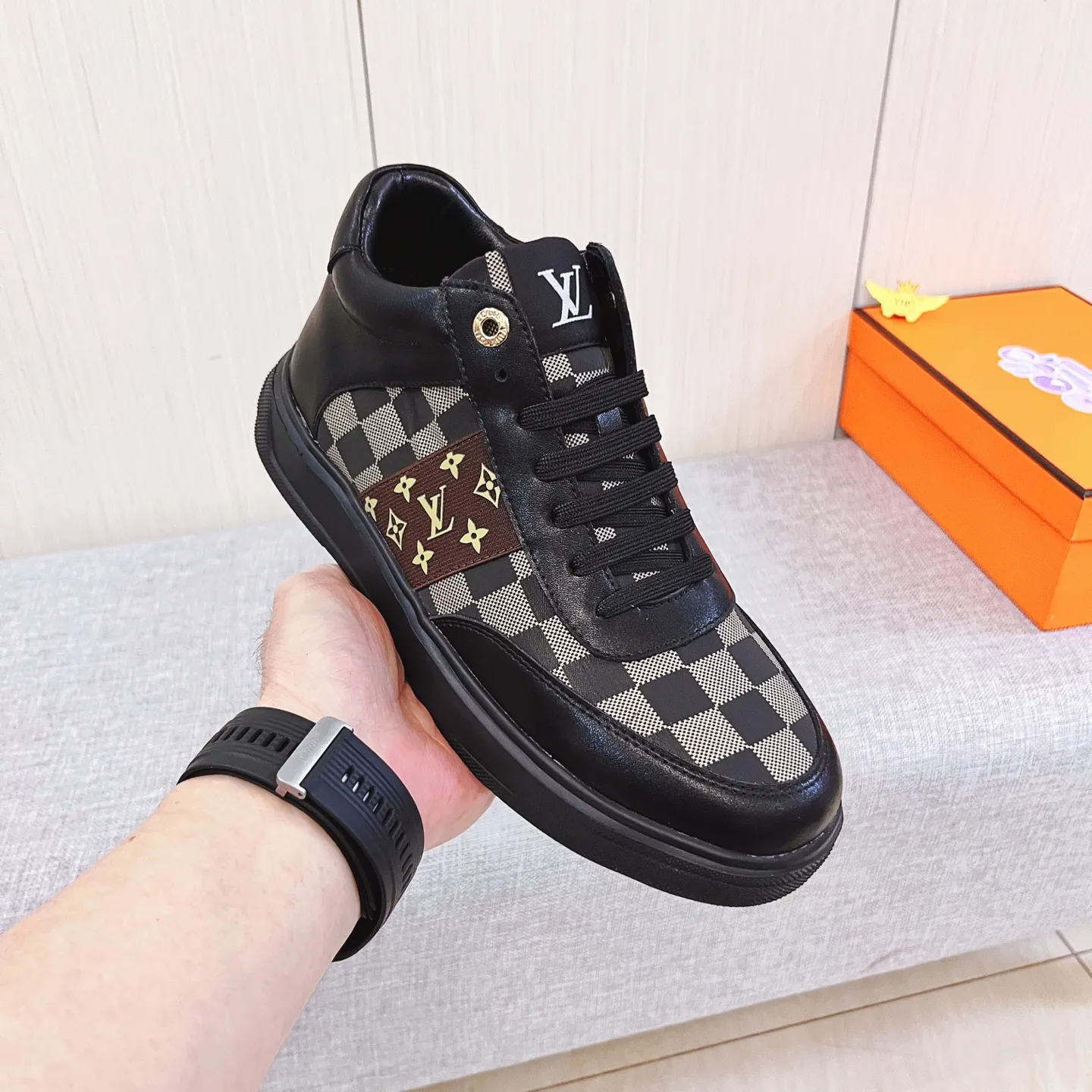 Men's shoes 💰 440 men's shoes 💰 [ LV ] 🔥 Louis Vuitton, high-end men's shoes brand official website 1:1 latest masterpiece: uppers are made of Italian imported first-layer cowhide with comfortable and breathable lining ➕ original non-slip and wear-resistant outsole 🔥, making walking more convenient and comfortable! An exclusive new model, a stunning work, a beautiful 1:1 replica [color] compared to the official quality! Create a fashionable personality to set off your uniqueness! A must-have for trendy men! Classic 🔥Size: 38-44 Color: 🔥 2⃣️colors available🔥.